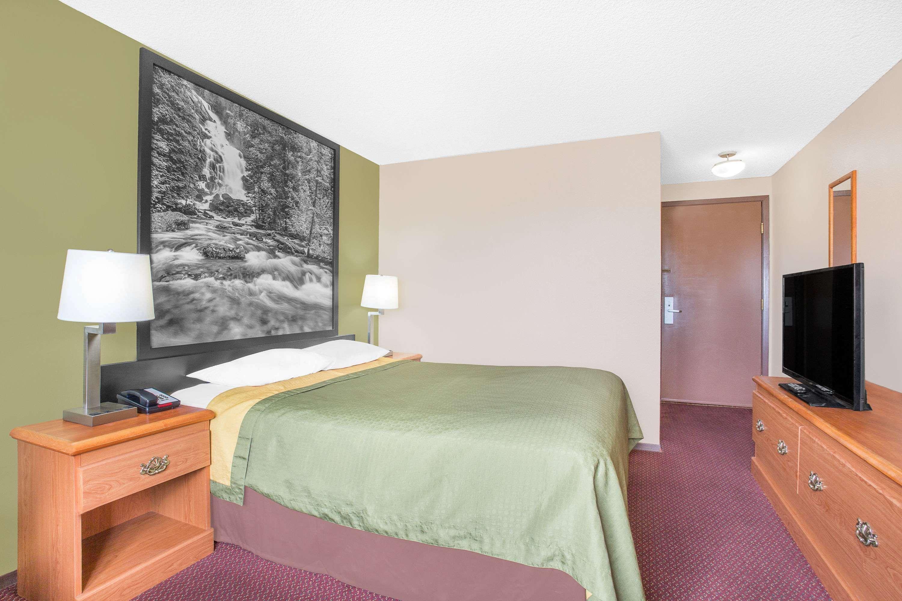 Super 8 By Wyndham Riverton Eksteriør bilde